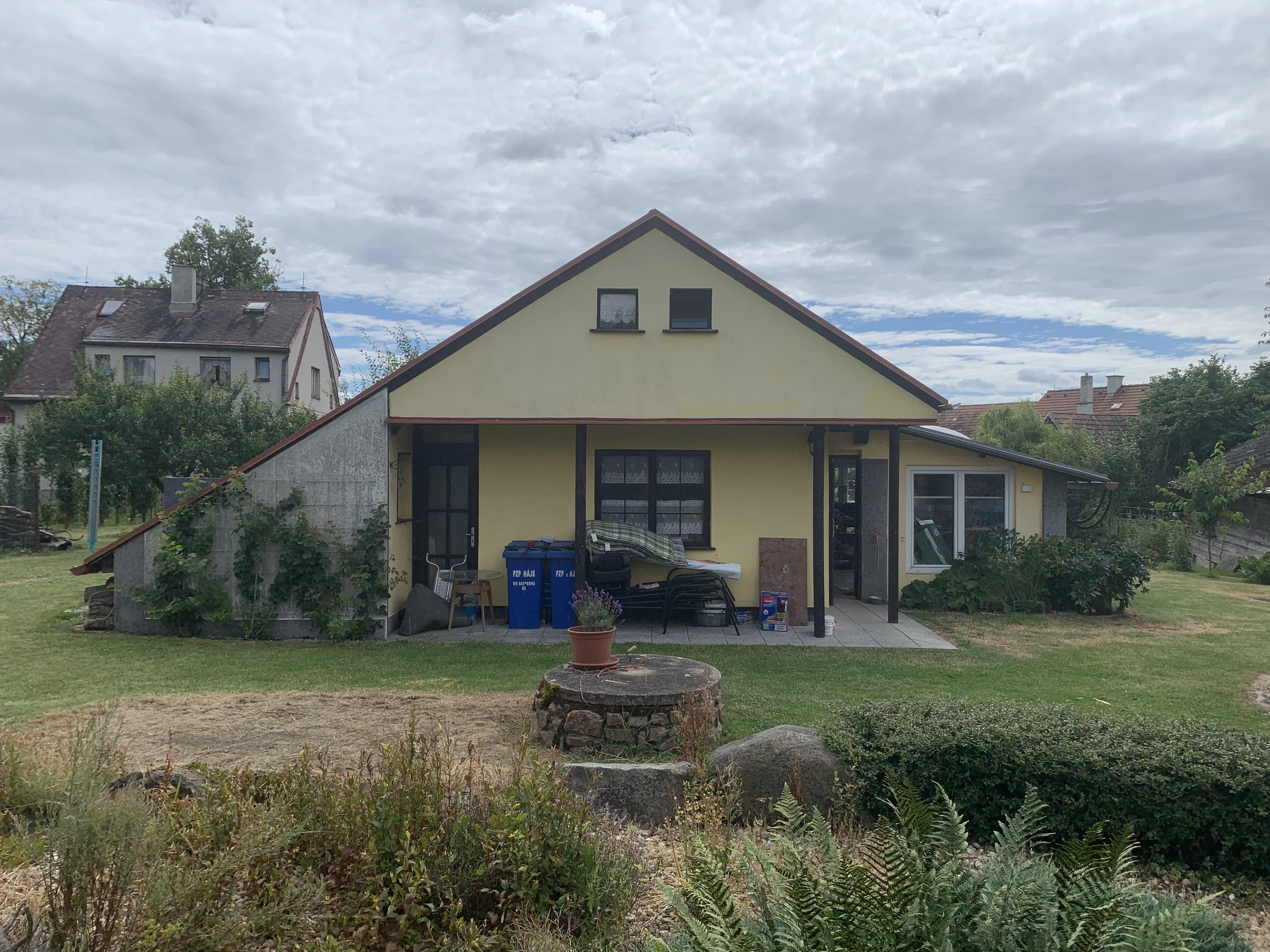 Cottage in Lisovice – front view